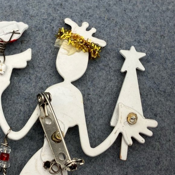 Christmas Pin Brooch Shopping Queen Tree Star Presents Cup Skirt Garland Shoes - Picture 10 of 14